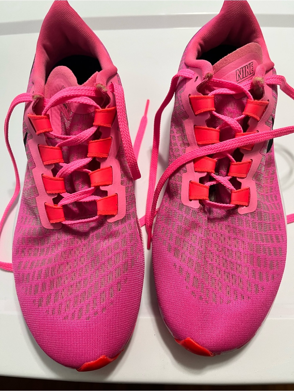 Nike Women’s Bright Pink Athletic Running Shoes 9